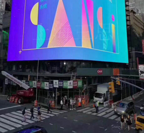 纽约时代广场1600㎡超高分辨率屏正